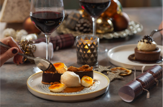 Oultonhall Christmasbreaks Carousel Mobile Festivelunch