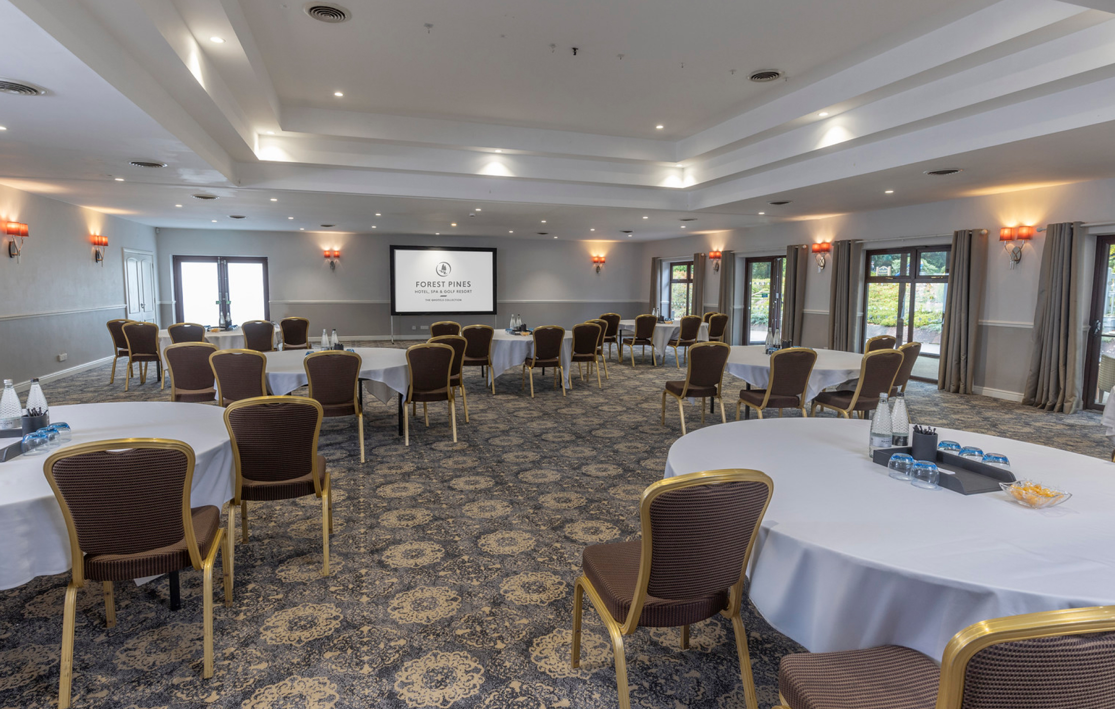 FOREST SUITE Gallery X Forest Suite Cabaret 1