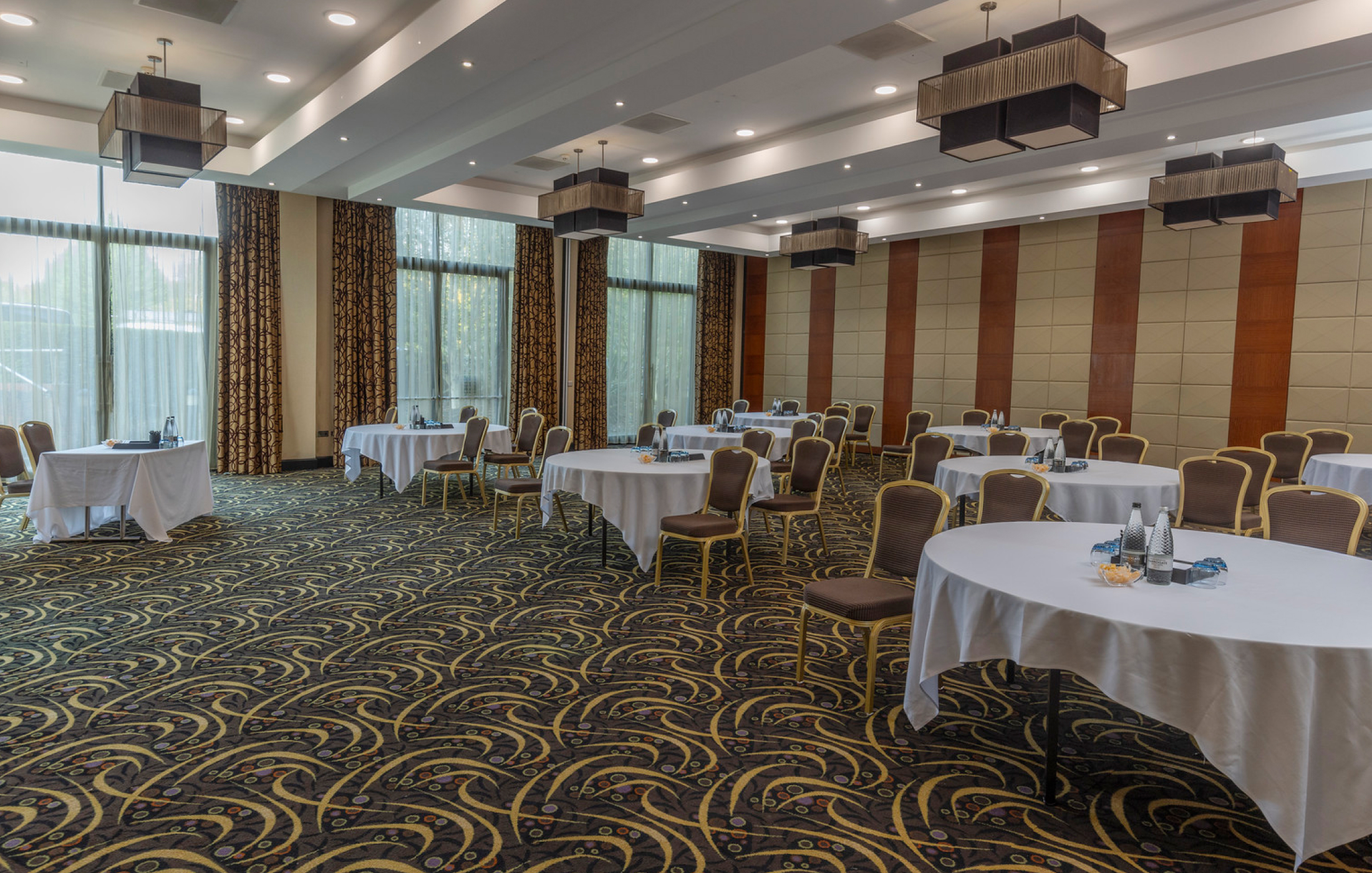 TENNYSON Gallery X Tennyson Cabaret 2