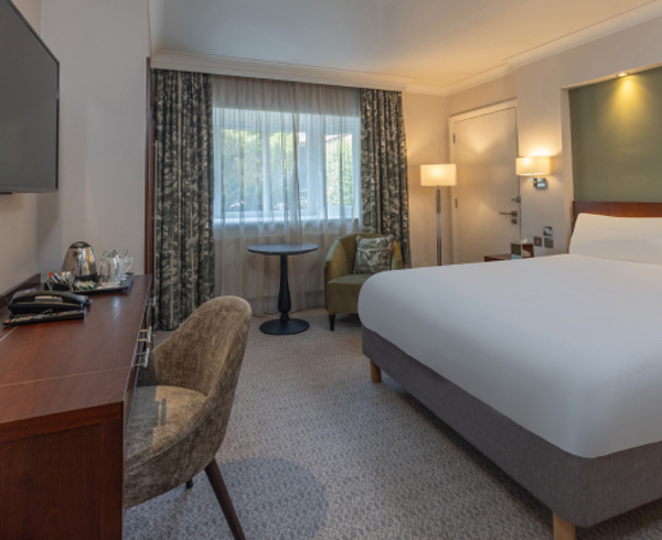 Desktop 01 Rooms Service Carousel